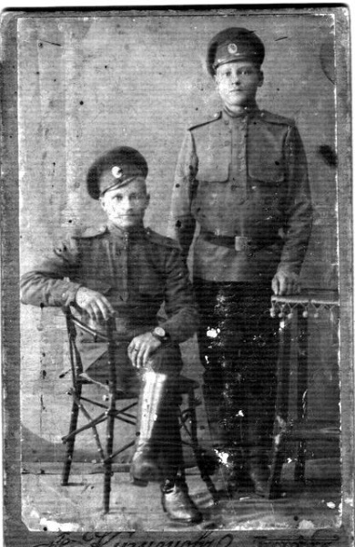 Семён Фёдорович (сидит). 1916 г.