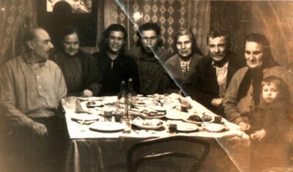 Слева направо: супруги Орловы Н.П. и Е.А., супруги Балакиревы (дочь Орловых с мужем), Нестерова Е.П. (сестра Н.П.), супруги Зеленины (сестра Орловой Е